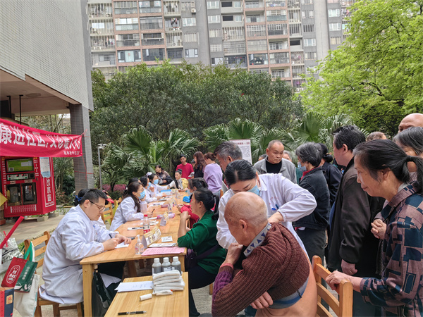 桂林市中醫醫院開展“健康進社區 義診暖人心”巾幗志愿活動