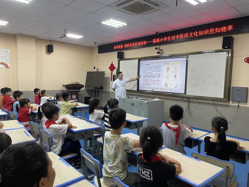 我院多個黨支部開展“杏林青善”中醫藥文化進校園活動