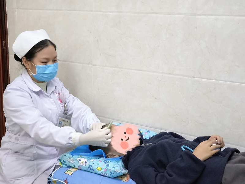 小兒鼻部刮痧法.jpg