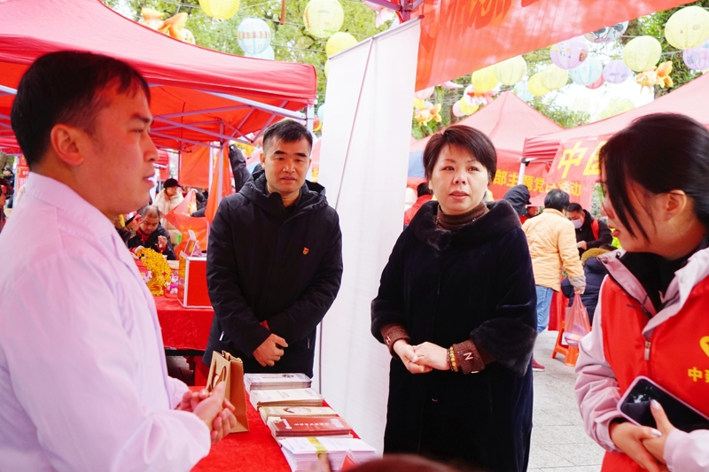 桂林市中醫醫院開展“學雷鋒”志愿服務活動，數百名市民群眾享暖心義診！