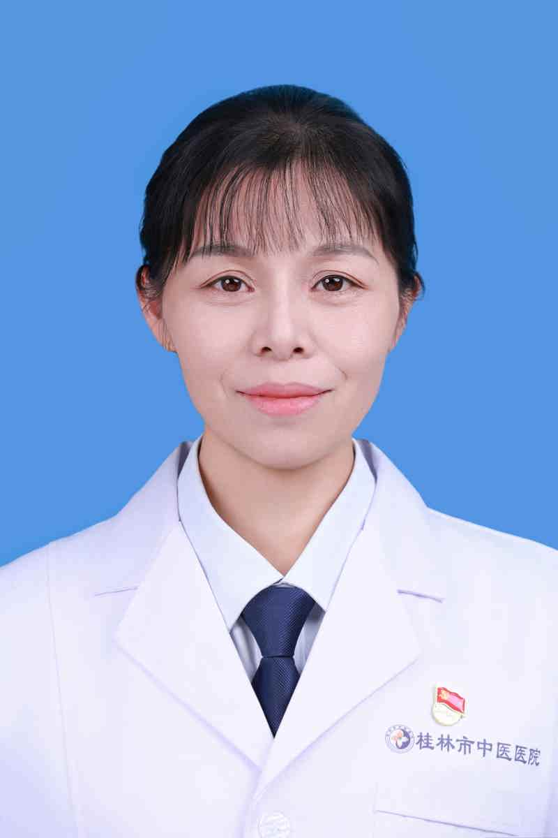 秦愛華 